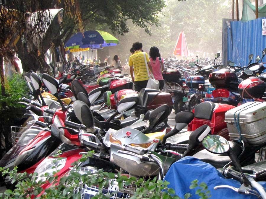 Парковка скутеров в Чэнду
