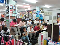 I went to a bookstore to buy s map of China in chinese, which could help in communication. There were no detailed province maps, but only a large country map. I bought it. Lots of other people come here not to make a purchase, but to read something. A shop turned to look like a library.