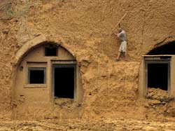 We are used to think that living in caves hasn't been practiced since the stone age. And houses should have square rooms with flat roofs against rain and snow. But civilians in Shanxi province preferred not to leave their comfortable shelters and build caves even today. What does it mean which century is today? It's ad interim.