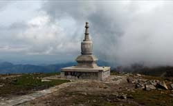 Standing near this monument was a great feeling for me. That's where I could say at last: it's done! In fact no one else could understand this: what is done? But this was my route and only I could decide when to say that it's over. I did it on the top of the Wutai Shan (3061 m). It was time to return to Beijing.