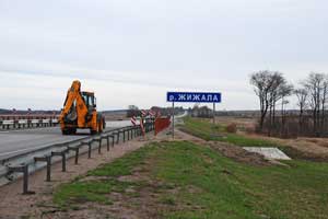 Жижала пересекает Минское шоссе. Не надо принимать это всерьез.